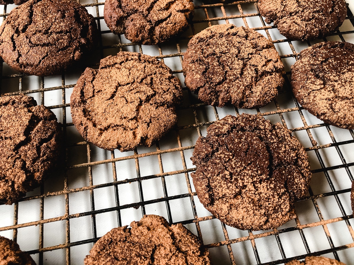 Hot cocoa cookies on a cooling rack