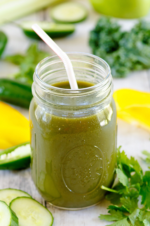 Paleo Kale and Cucumber Smoothie vertical
