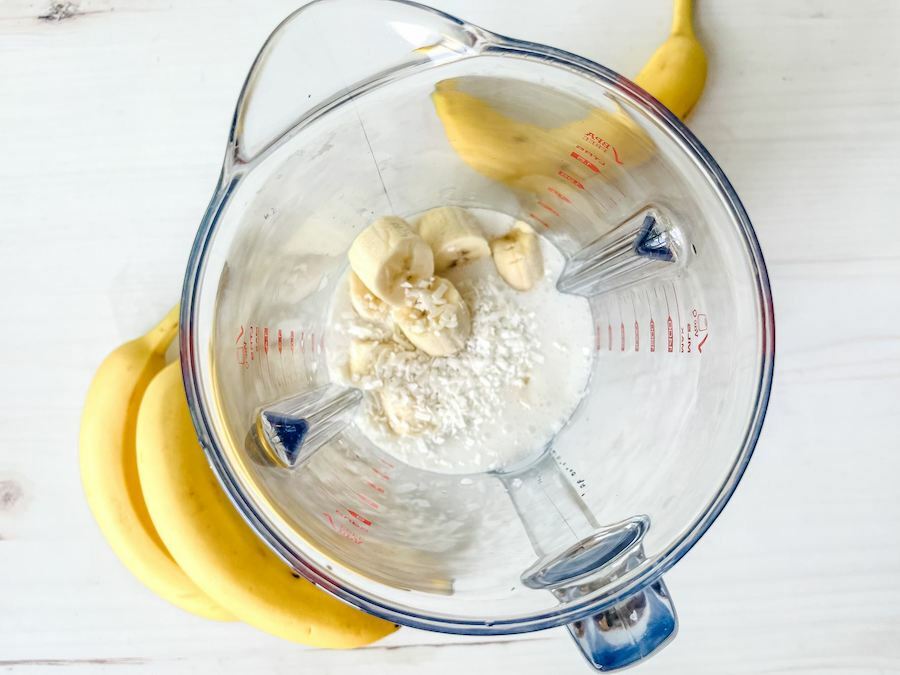 banana-smoothie-blender