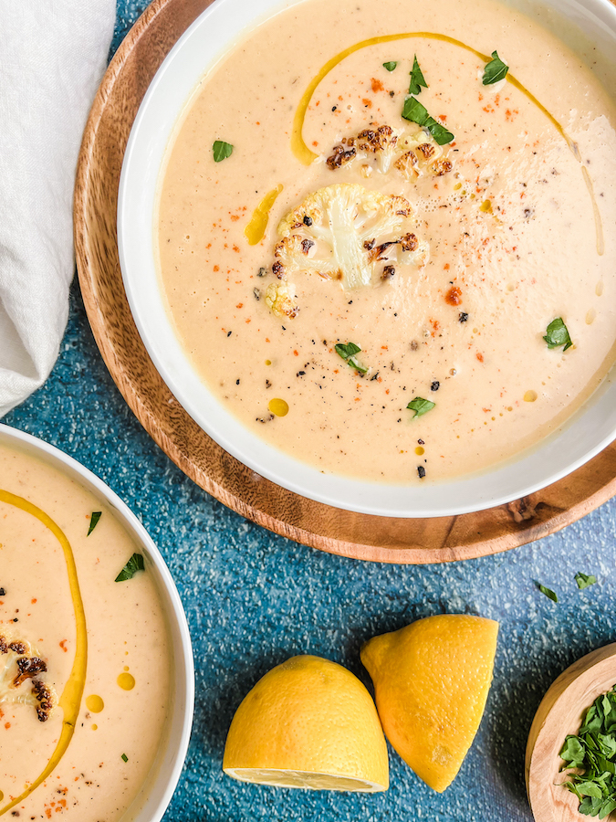 roasted_cauliflower_soup_in_bowl