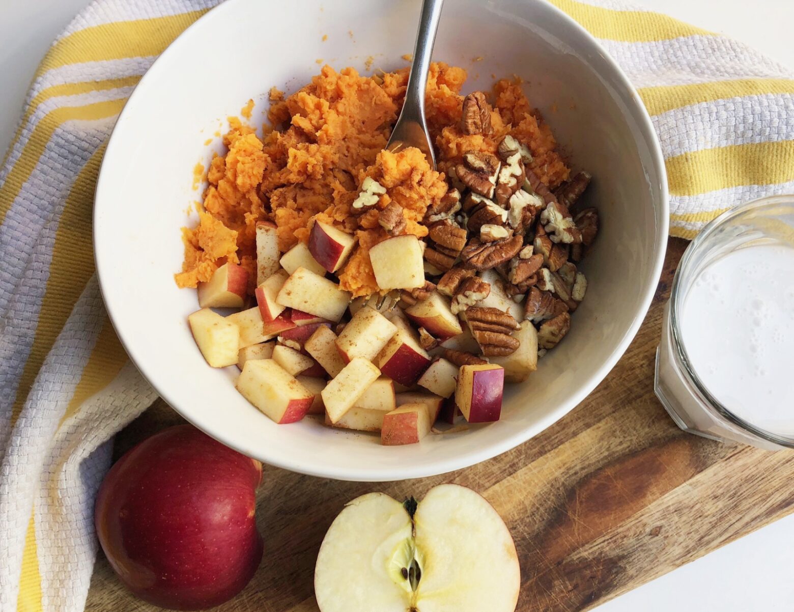 sweet potato breakfast bowl with apples & cinnamon