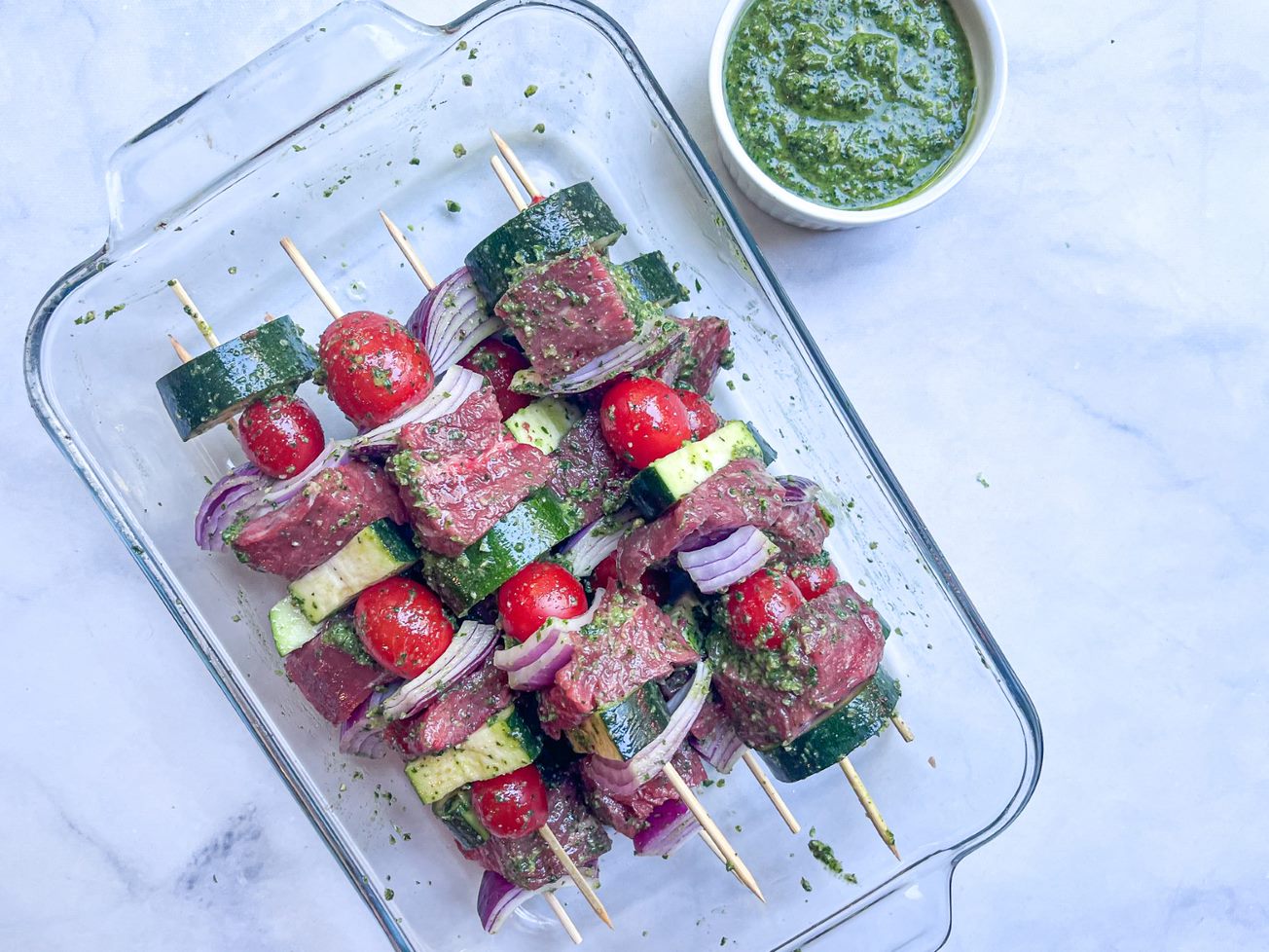 pesto steak kabobs before cooked with pesto