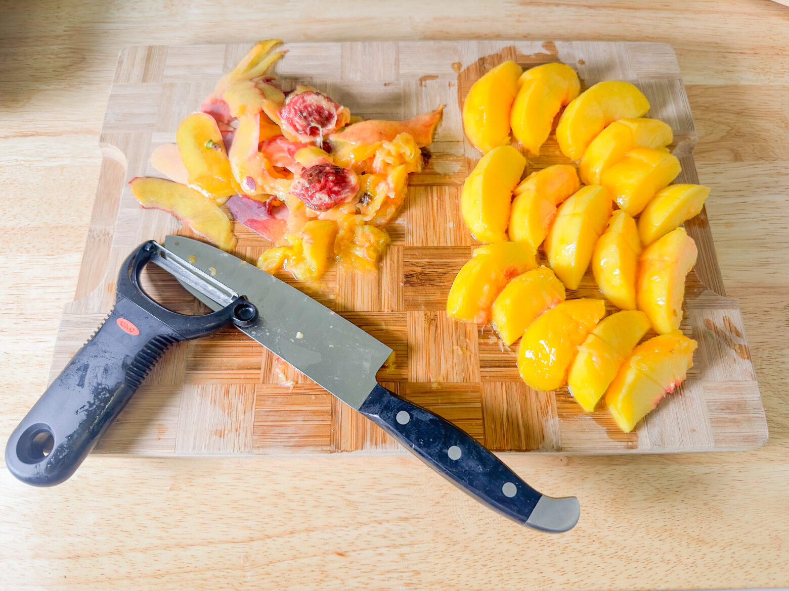 Sliced and peeled peaches on a cutting board