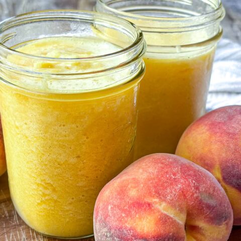 Frozen Peach Green Tea in mason jars.