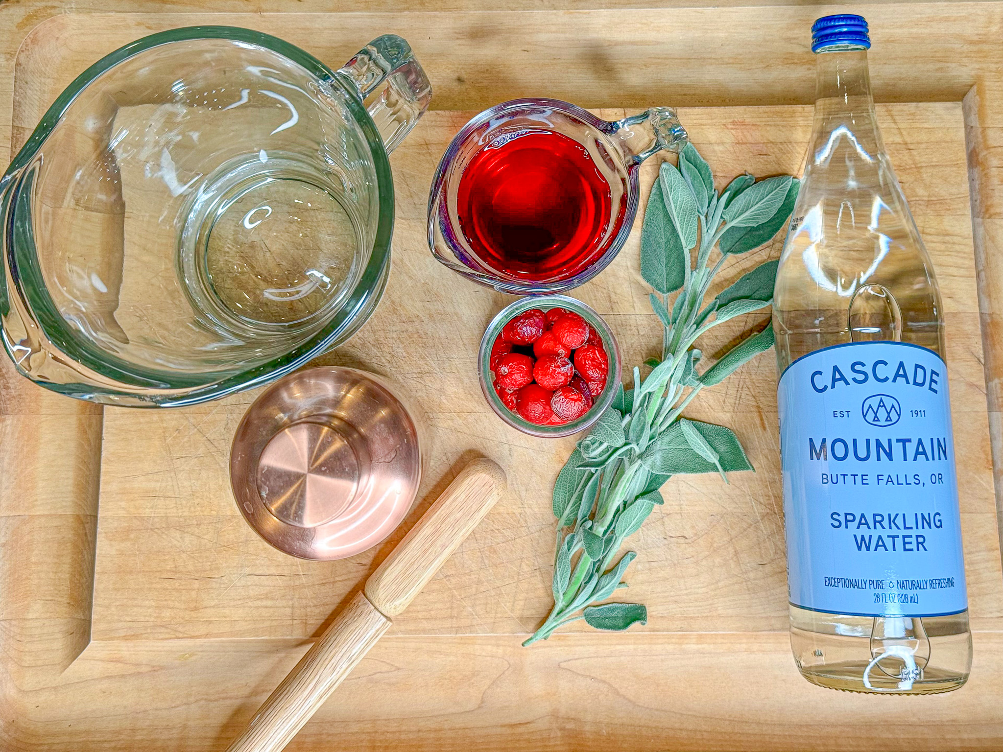 Cranberry mocktail ingredients. 