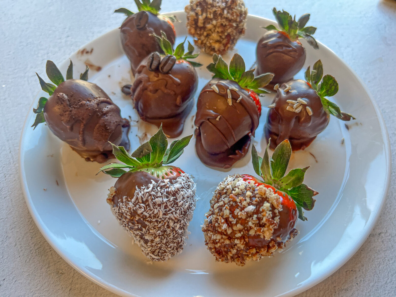 Chocolate-covered strawberries finished on a plate, with all the flavors.