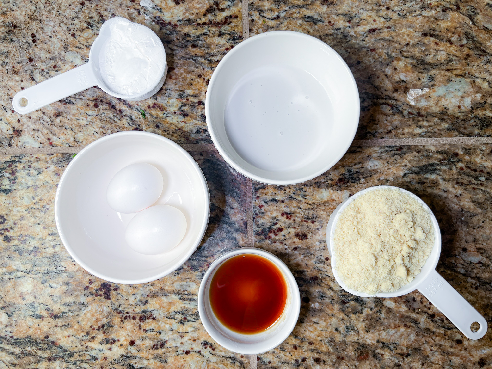 Paleo waffles ingredients. 