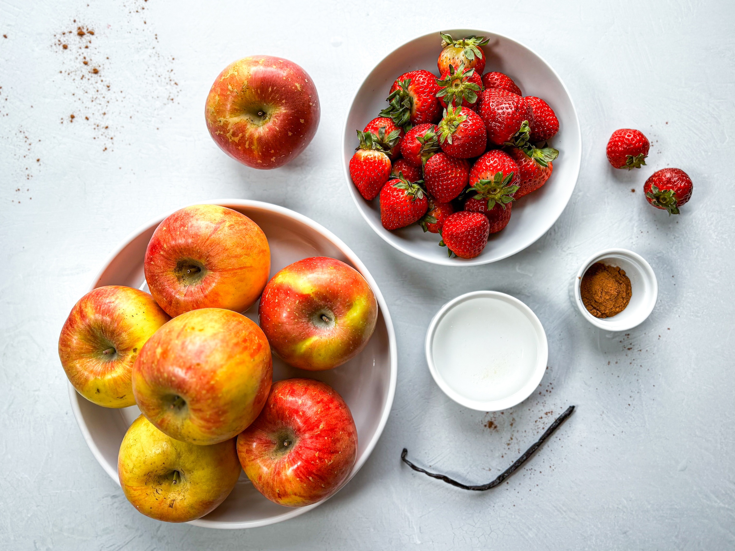 Strawberry applesauce ingredients. 