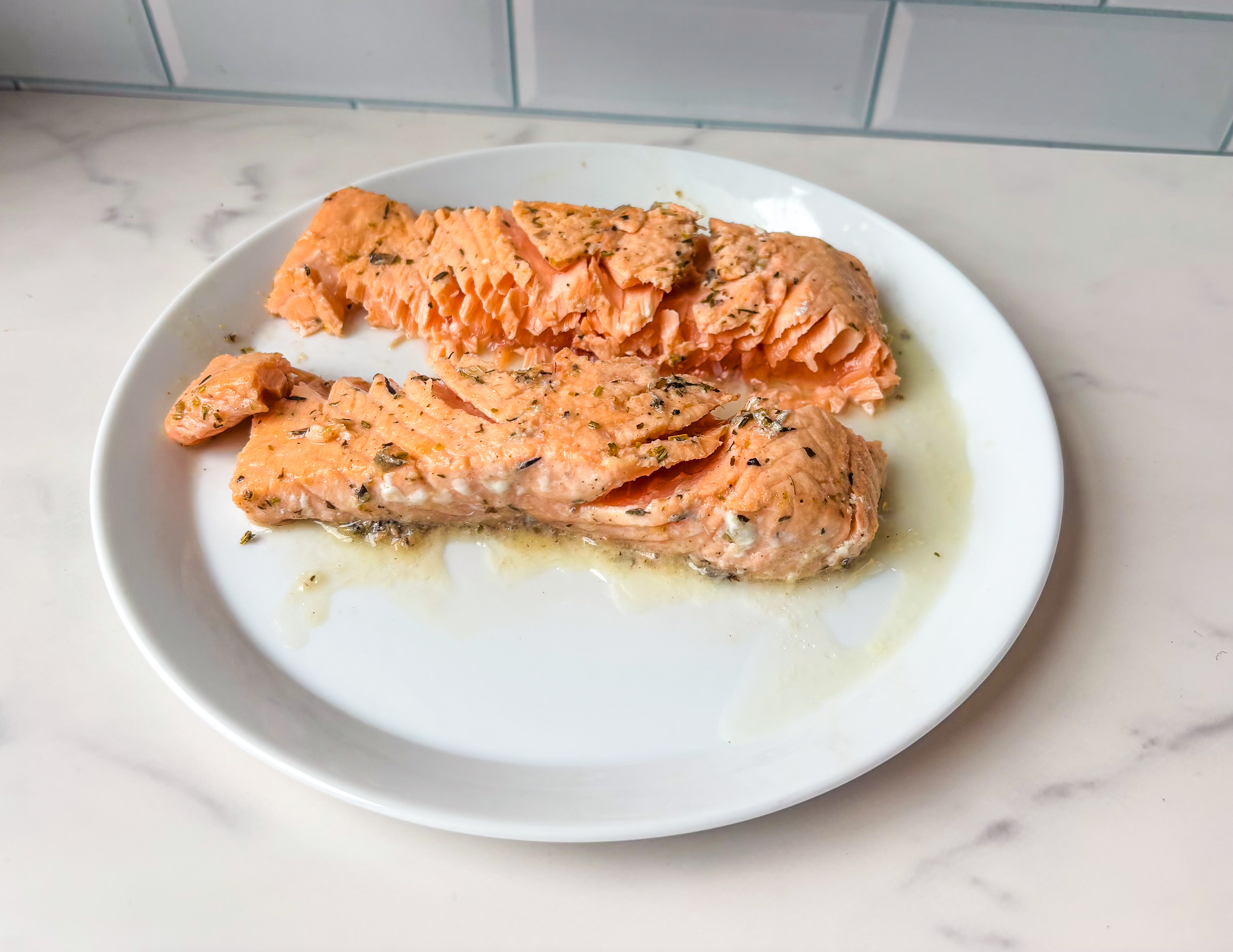 Salmon berry salad salmon preparation. 
