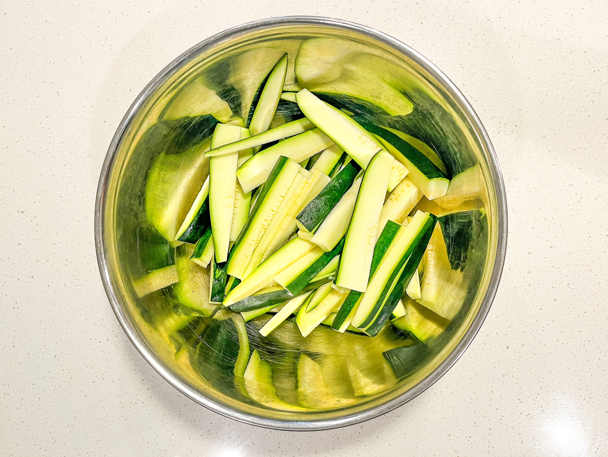 Air fryer zucchini without spices. 