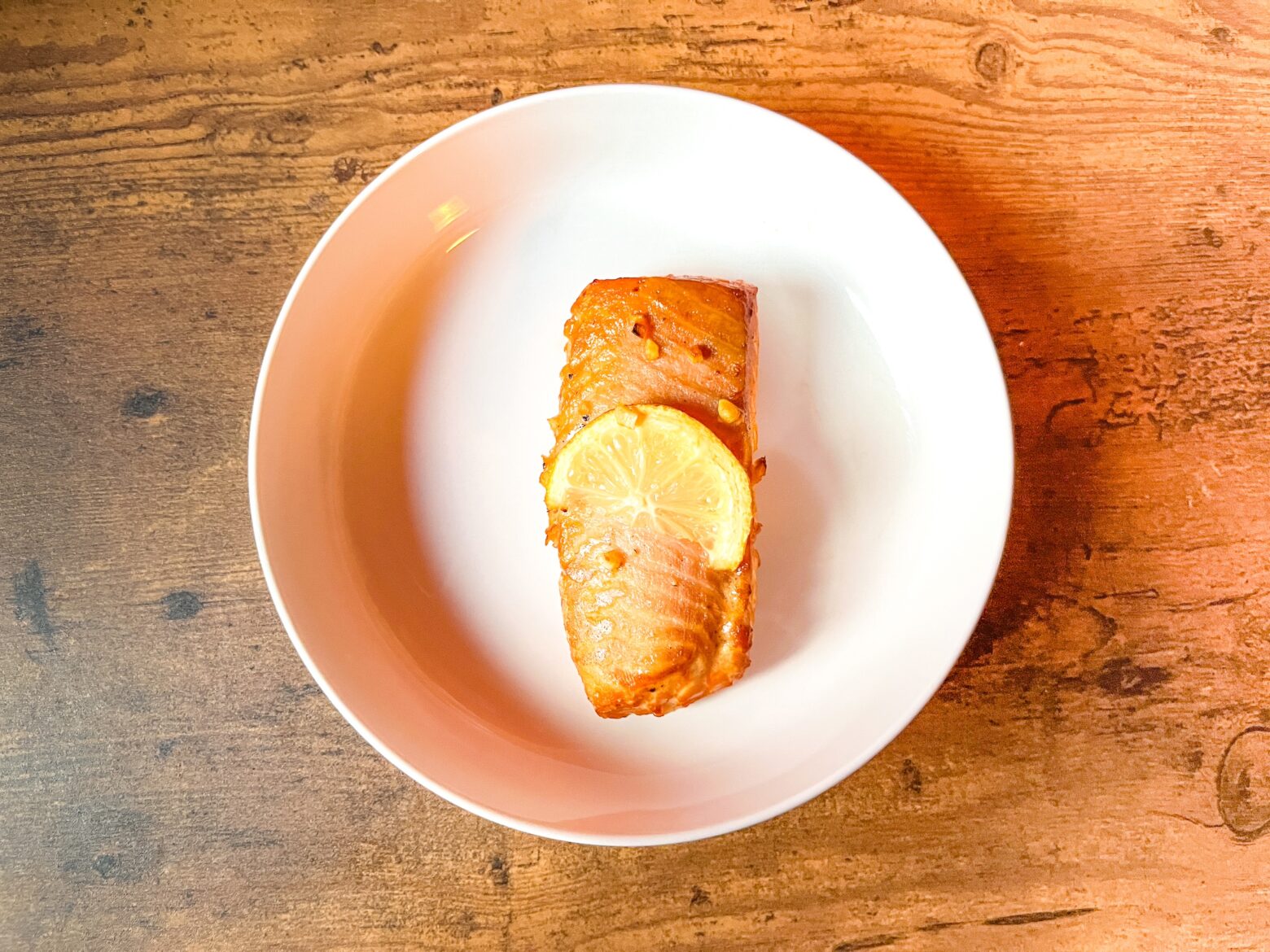 Cedar plank grilled salmon with no sauce on it.