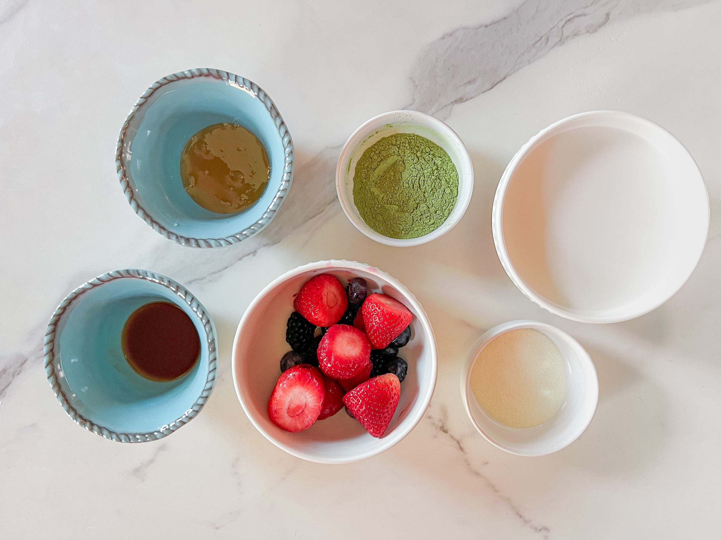 Matcha pudding ingredients. 
