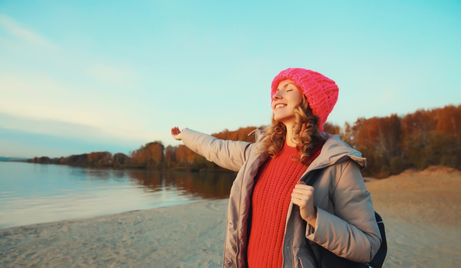 Women who is healthy, hiking, living her life.