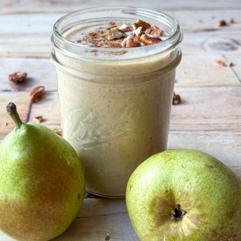 Cinnamon Pear Ginger Smoothie with two pears.